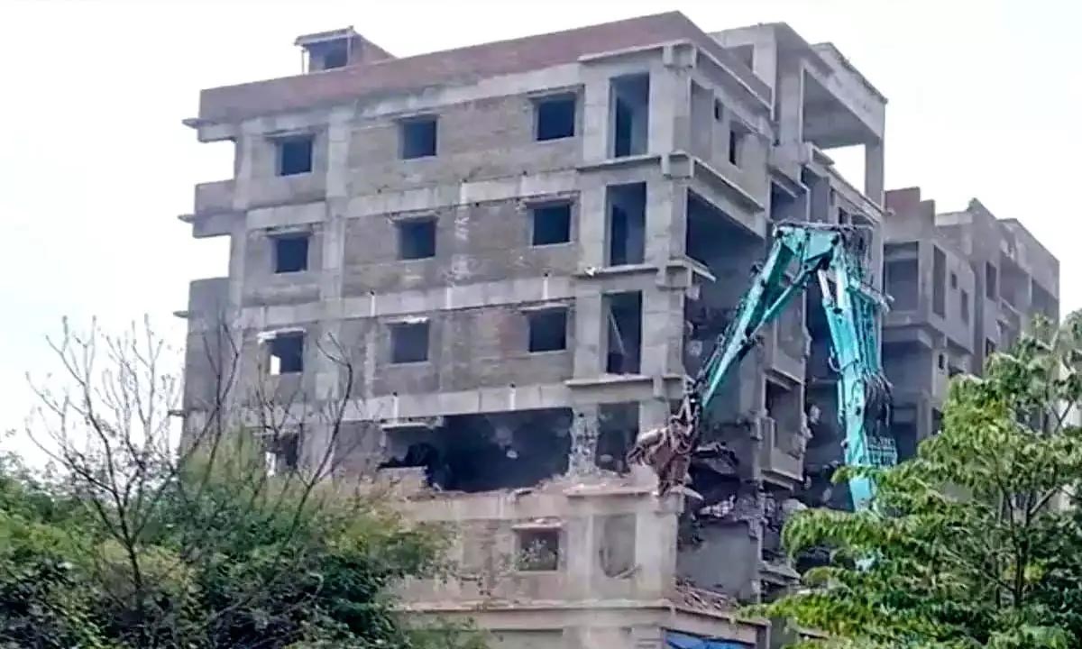 HYDRA | హైదరాబాద్లో హైడ్రా హల్చల్ HYDRA | హైదరాబాద్లో హైడ్రా హల్చల్