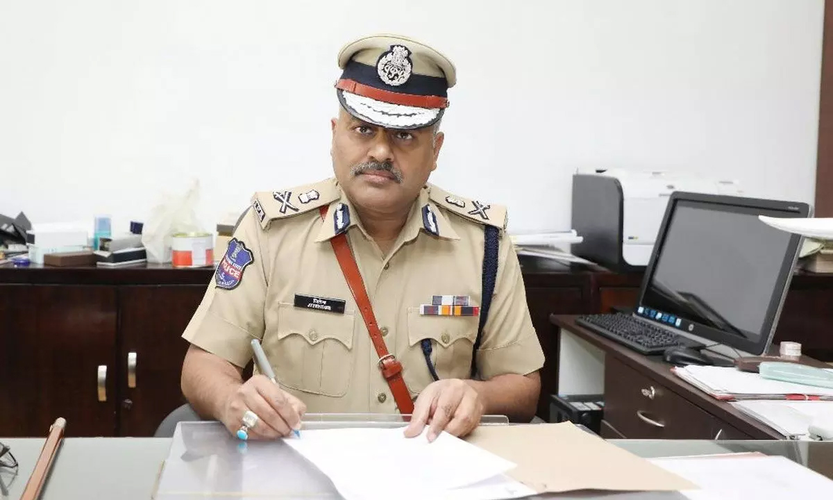 DGP Jitender | నగర శాంతిభద్రతలకు ప్రభుత్వం ప్రాధాన్యత: డీజీపీ జితేందర్ DGP Jitender | నగర శాంతిభద్రతలకు ప్రభుత్వం ప్రాధాన్యత: డీజీపీ జితేందర్