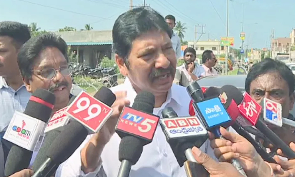 Jogi Ramesh | మాజీమంత్రి జోగి రమేష్ కుమారుడి అరెస్టు.. నివాసంలో ఏసీబీ సోదాలు Jogi Ramesh | మాజీమంత్రి జోగి రమేష్ కుమారుడి అరెస్టు.. నివాసంలో ఏసీబీ సోదాలు