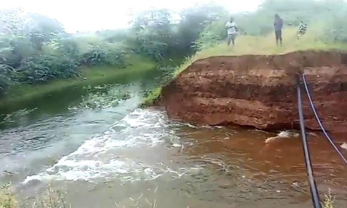 Nagarjuna Sagar | సాగర్ లోలెవల్ వరద కాలువకు గండి.. నీటి విడుదల నిలిపివేత Nagarjuna Sagar | సాగర్ లోలెవల్ వరద కాలువకు గండి.. నీటి విడుదల నిలిపివేత