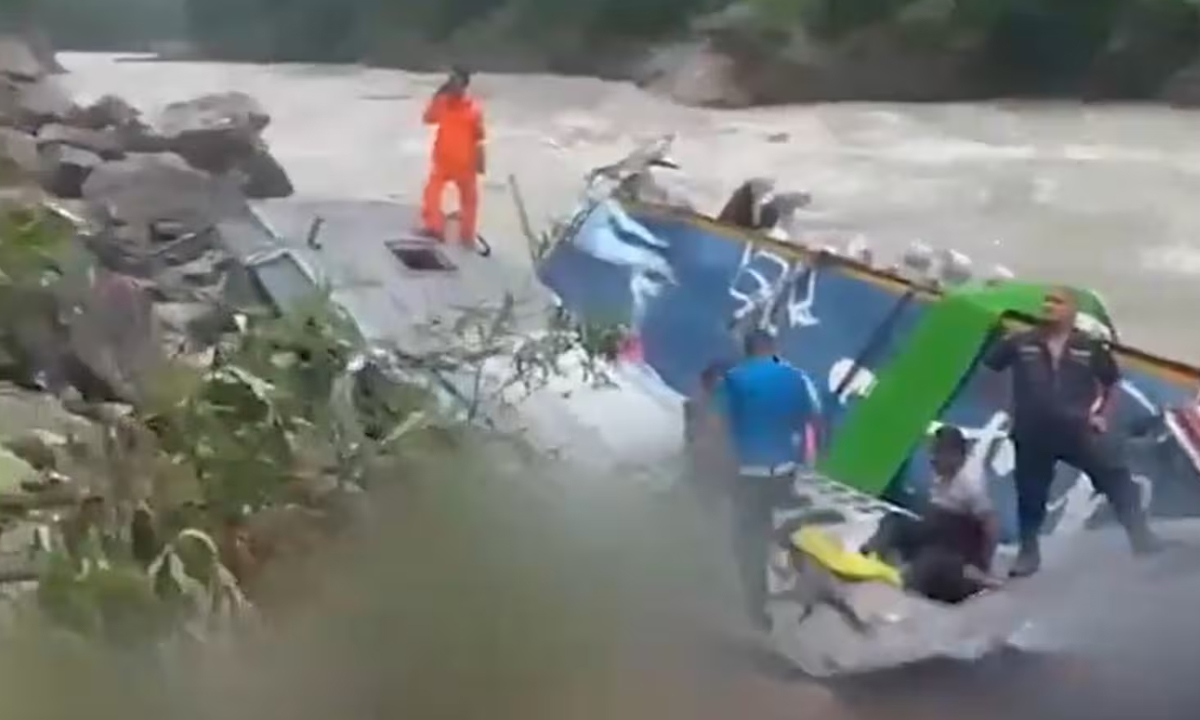 Nepal | నేపాల్లో నదిలో పడిన బస్సు.. 27 మంది దుర్మణం Nepal | నేపాల్లో నదిలో పడిన బస్సు.. 27 మంది దుర్మణం