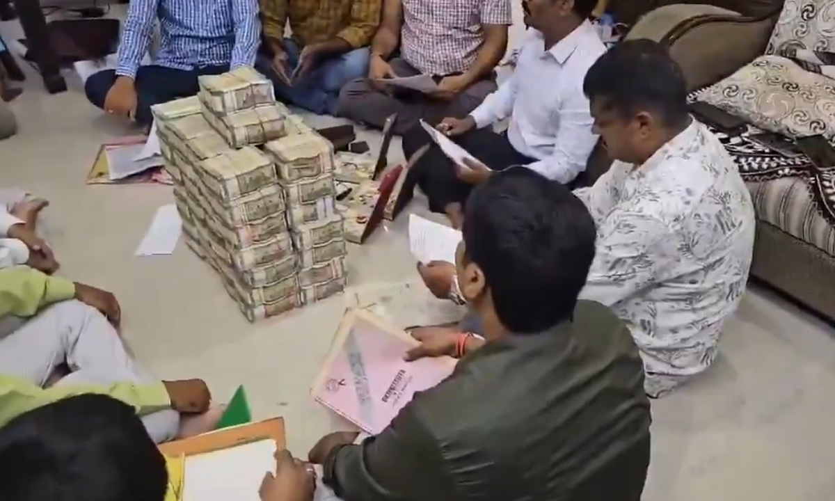 Nizamabad | నిజామాబాద్ మున్సిపల్ సూపరిండెంట్ నివాసంలో ఏసీబీ దాడులు Nizamabad | నిజామాబాద్ మున్సిపల్ సూపరిండెంట్ నివాసంలో ఏసీబీ దాడులు