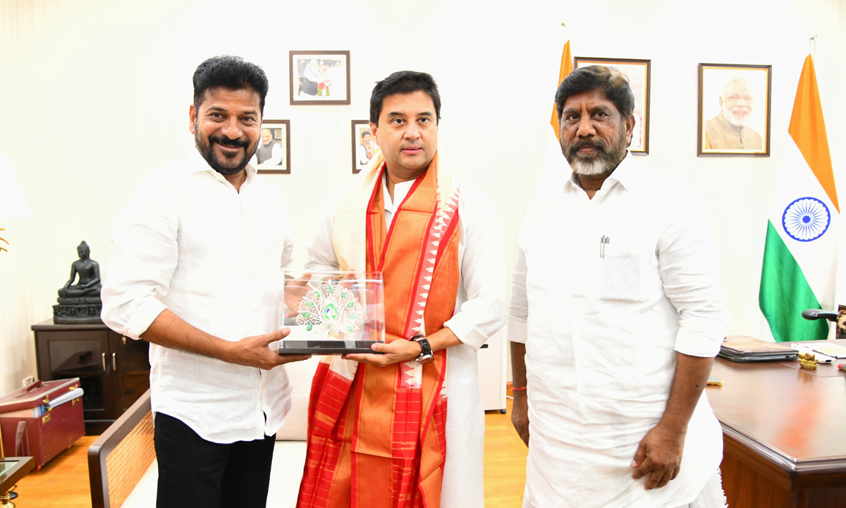 CM Revanth Reddy | టీ ఫైబర్ ప్రాజెక్టును భారత్ నెట్ ఫెజ్ 3లో చేర్చాలి: సీఎం రేవంత్రెడ్డి CM Revanth Reddy | టీ ఫైబర్ ప్రాజెక్టును భారత్ నెట్ ఫెజ్ 3లో చేర్చాలి: సీఎం రేవంత్రెడ్డి