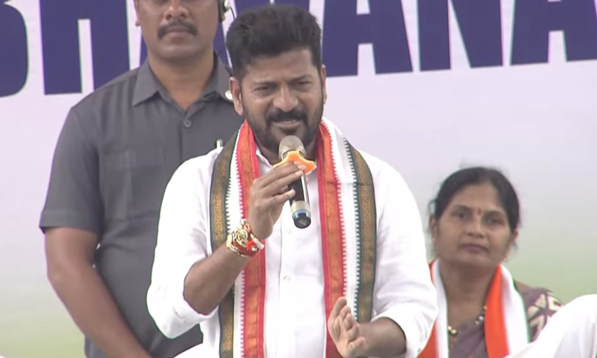 CM Revanth Reddy | చేతనైతే రాజీవ్ విగ్రహాన్ని టచ్ చేసి చూడు: సీఎం రేవంత్ రెడ్డి CM Revanth Reddy | చేతనైతే రాజీవ్ విగ్రహాన్ని టచ్ చేసి చూడు: సీఎం రేవంత్ రెడ్డి