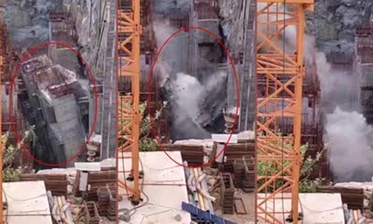 Sunkishala incident | సుంకిశాల ఘటనపై ప్రభుత్వం సీరియస్.. నలుగురిపై వేటు Sunkishala incident | సుంకిశాల ఘటనపై ప్రభుత్వం సీరియస్.. నలుగురిపై వేటు