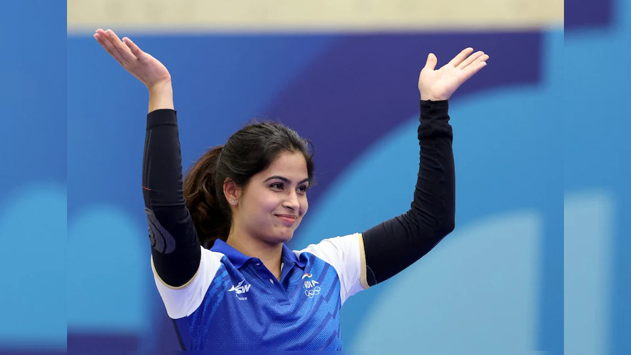 Paris Olympics 2024 | ఒలింపిక్స్లో అత్యంత అరుదైన ఘనతకు అడుగు దూరంలో షూటర్ మను భాకర్..! Paris Olympics 2024 | ఒలింపిక్స్లో అత్యంత అరుదైన ఘనతకు అడుగు దూరంలో షూటర్ మను భాకర్..!