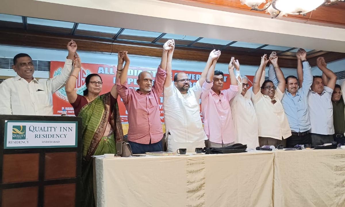TNGO | తెలంగాణ ఉద్యోగులను ఏపీ నుంచి వెనక్కు తీసుకువస్తున్న…సీఎం రేవంత్ రెడ్డికి కృతజ్ఞతలు తెలిపిన టీఎన్జీఓ TNGO | తెలంగాణ ఉద్యోగులను ఏపీ నుంచి వెనక్కు తీసుకువస్తున్న…సీఎం రేవంత్ రెడ్డికి కృతజ్ఞతలు తెలిపిన టీఎన్జీఓ