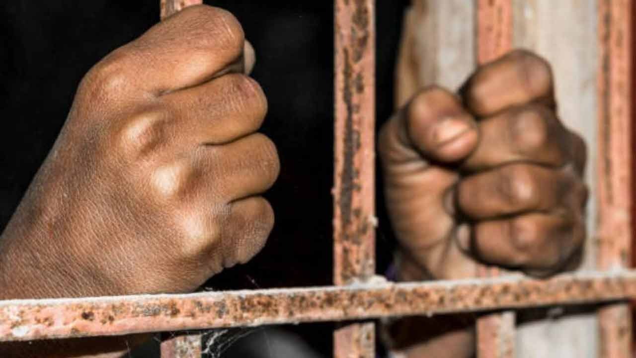 Jail Photos | ఇన్స్టాలో తీహార్ జైలు ఫొటోలను షేర్ చేస్తున్న గ్యాంగ్ స్టర్..! Jail Photos | ఇన్స్టాలో తీహార్ జైలు ఫొటోలను షేర్ చేస్తున్న గ్యాంగ్ స్టర్..!