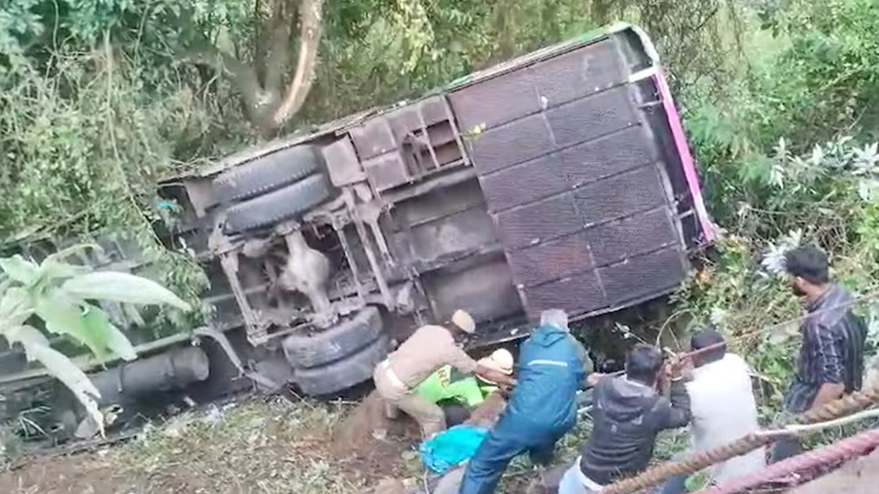 Road accident | బులందర్ జిల్లాలో ఘోర రోడ్డు ప్రమాదం.. 10 మంది మృతి Road accident | బులందర్ జిల్లాలో ఘోర రోడ్డు ప్రమాదం.. 10 మంది మృతి