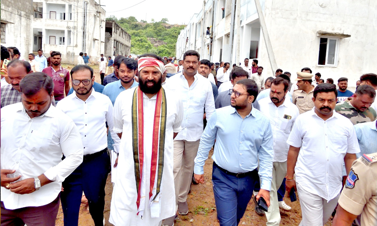 Minister Uttam | కేసీఆర్ డబుల్ బెడ్రూం పథకం ఒక అభూత కల్పన: మంత్రి ఉత్తమ్ కుమార్ రెడ్డి Minister Uttam | కేసీఆర్ డబుల్ బెడ్రూం పథకం ఒక అభూత కల్పన: మంత్రి ఉత్తమ్ కుమార్ రెడ్డి