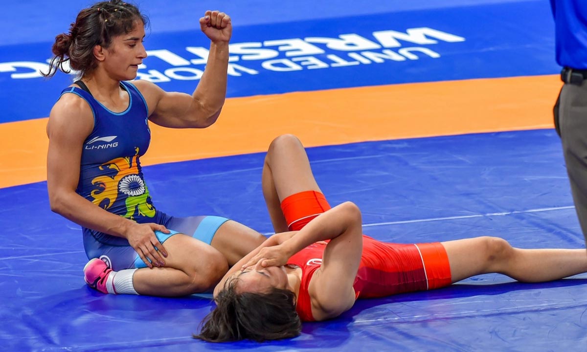 Olympics | ఒలింపిక్ చాంపియన్ను కంగుతినిపించిన వినేశ్ ఫొగట్.. పతకానికి అడుగు దూరంలో! Olympics | ఒలింపిక్ చాంపియన్ను కంగుతినిపించిన వినేశ్ ఫొగట్.. పతకానికి అడుగు దూరంలో!