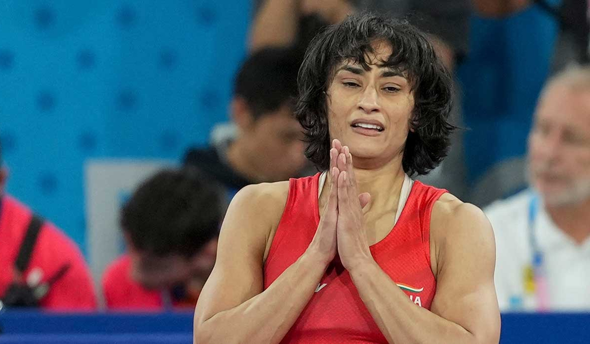 Vinesh Phogat Retirement | వినేశ్ ఫోగాట్ సంచలన నిర్ణయం.. ఒలింపిక్స్ అనంతరం రెజ్లింగ్కు గుడ్బై..! Vinesh Phogat Retirement | వినేశ్ ఫోగాట్ సంచలన నిర్ణయం.. ఒలింపిక్స్ అనంతరం రెజ్లింగ్కు గుడ్బై..!