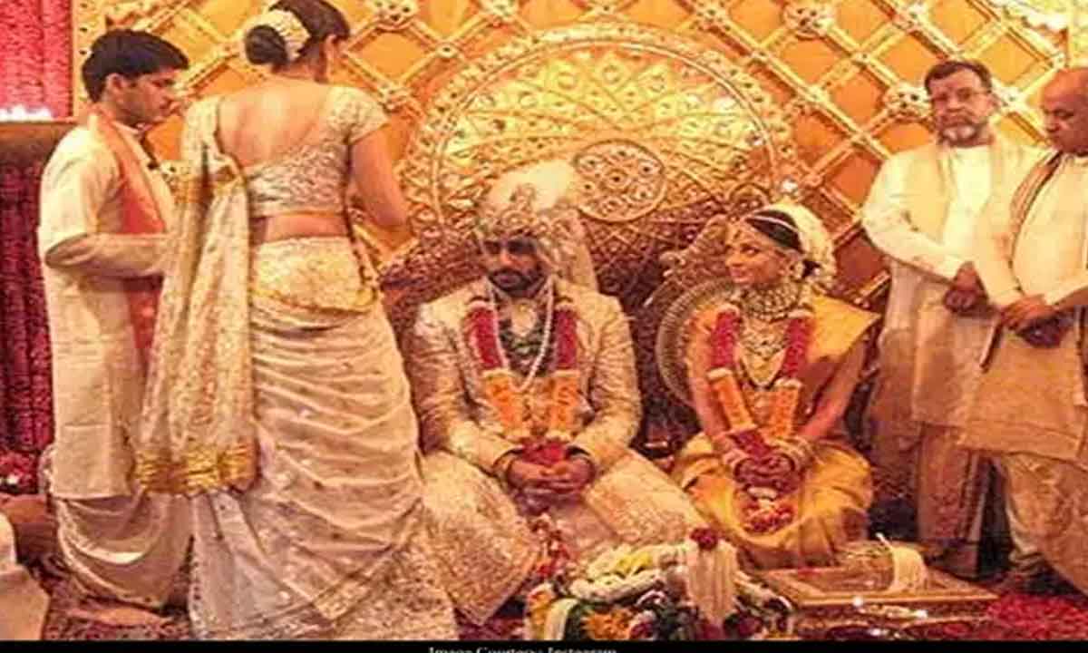 Aishwarya Rai|ఐశ్వర్యరాయ్తో పెళ్లి సమయంలో అభిషేక్ కోసం చేయి కోసుకున్న జాన్వీ కపూర్ Aishwarya Rai|ఐశ్వర్యరాయ్తో పెళ్లి సమయంలో అభిషేక్ కోసం చేయి కోసుకున్న జాన్వీ కపూర్