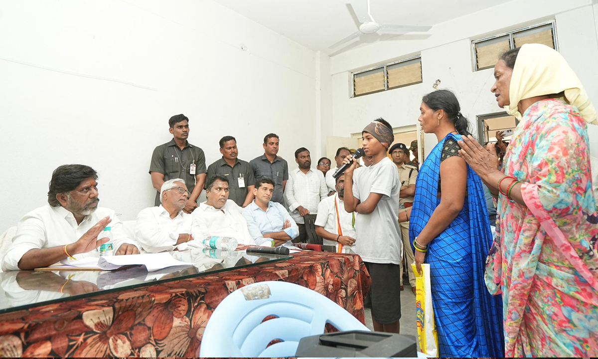 Deputy CM Bhatti | గురుకులాల ప్రక్షాళన.. బడ్జెట్ లో రూ. 5 వేల కోట్లు కేటాయించాం: డిప్యూటీ సీఎం భట్టి Deputy CM Bhatti | గురుకులాల ప్రక్షాళన.. బడ్జెట్ లో రూ. 5 వేల కోట్లు కేటాయించాం: డిప్యూటీ సీఎం భట్టి