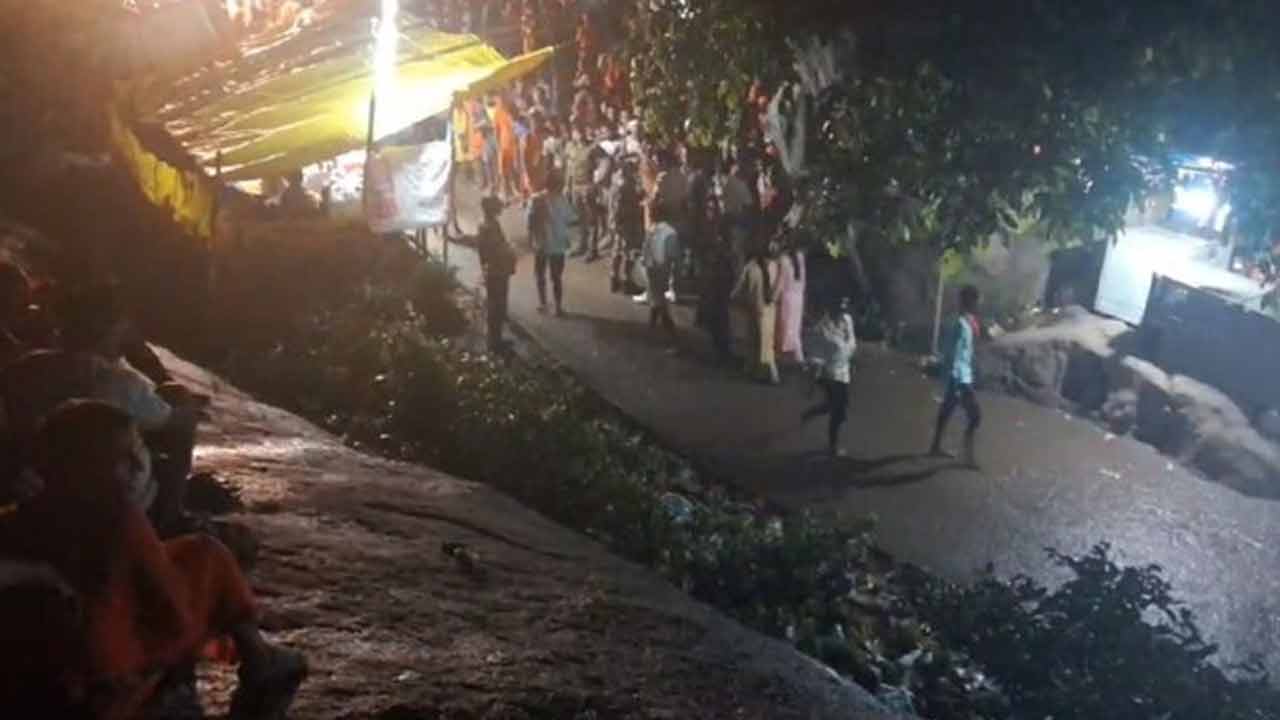 Bihar | బాబా సిద్ధేశ్వర్నాథ్ ఆలయంలో తొక్కిసలాట.. ఏడుగురు భక్తులు మృతి Bihar | బాబా సిద్ధేశ్వర్నాథ్ ఆలయంలో తొక్కిసలాట.. ఏడుగురు భక్తులు మృతి