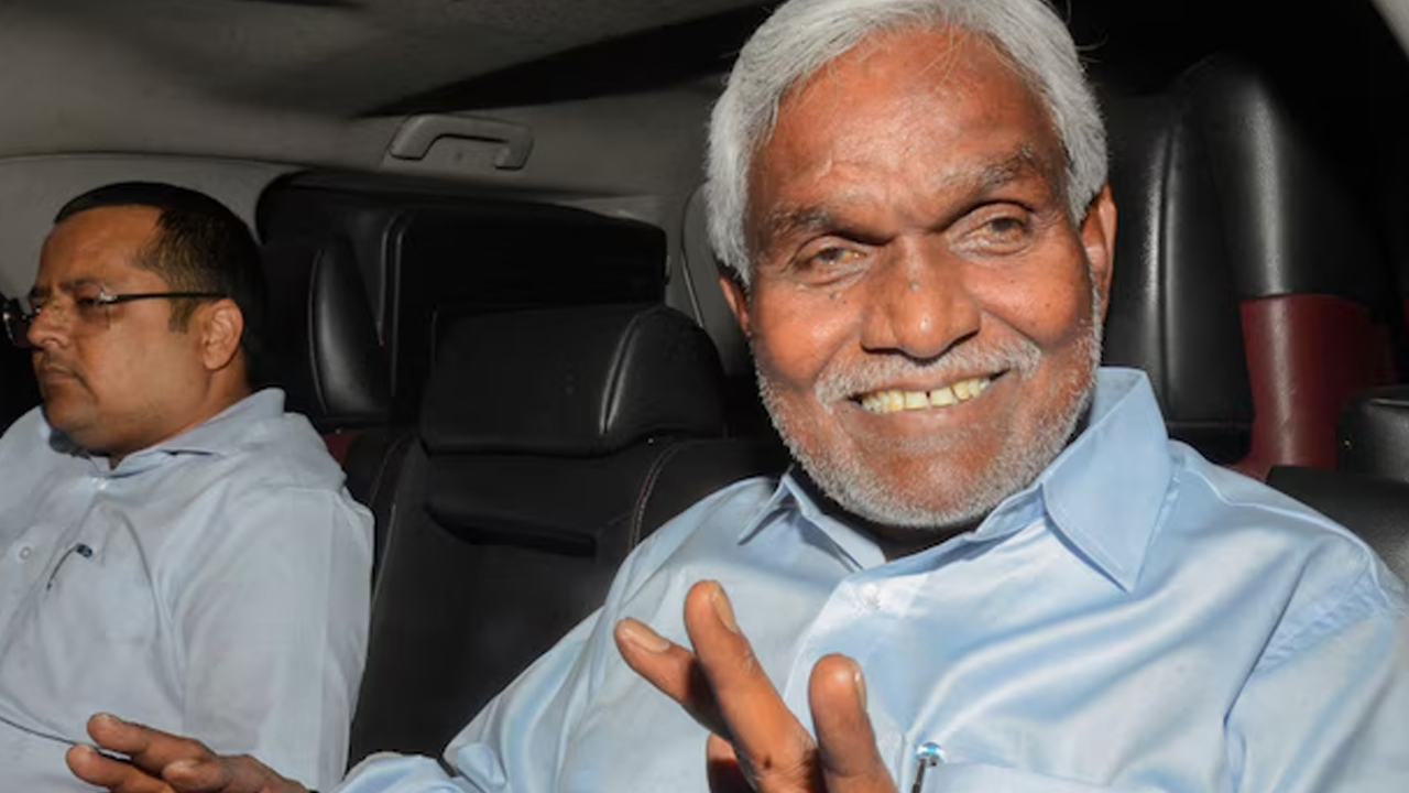 Jharkhand | మరో సంక్షోభంలో జార్ఖండ్ ప్రభుత్వం.. బీజేపీలో చేరనున్న మాజీ సీఎం చంపై సోరెన్ Jharkhand | మరో సంక్షోభంలో జార్ఖండ్ ప్రభుత్వం.. బీజేపీలో చేరనున్న మాజీ సీఎం చంపై సోరెన్