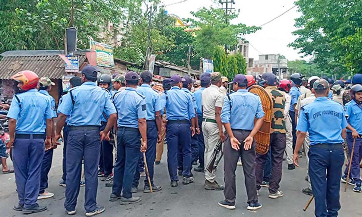 civic volunteers । బెంగాల్లో అసలెవరీ సివిక్ వాలంటీర్లు? వాళ్ల అరాచకాలు వింటే..! civic volunteers । బెంగాల్లో అసలెవరీ సివిక్ వాలంటీర్లు? వాళ్ల అరాచకాలు వింటే..!