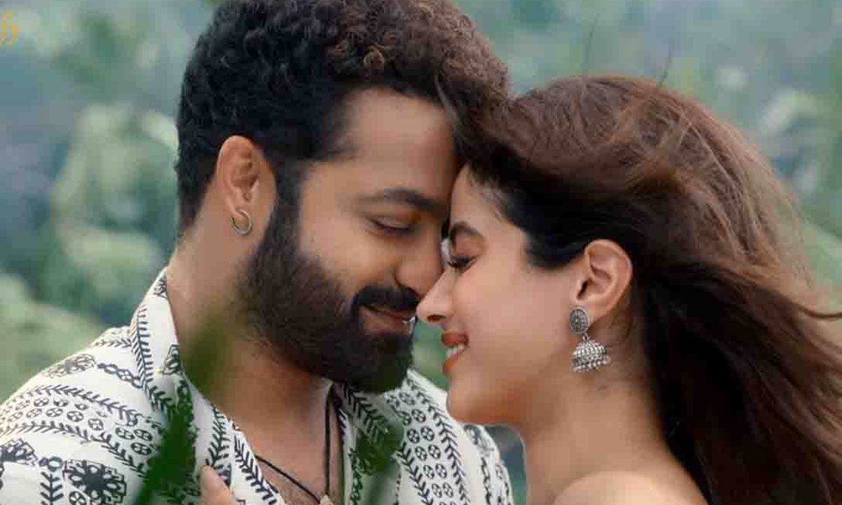 Devara|సోప్ యాడ్లా ఉందంటూ దేవర్ సాంగ్పై ట్రోలింగ్.. సాలిడ్ వ్యూస్ దక్కించుకున్న సెకండ్ సాంగ్ Devara|సోప్ యాడ్లా ఉందంటూ దేవర్ సాంగ్పై ట్రోలింగ్.. సాలిడ్ వ్యూస్ దక్కించుకున్న సెకండ్ సాంగ్