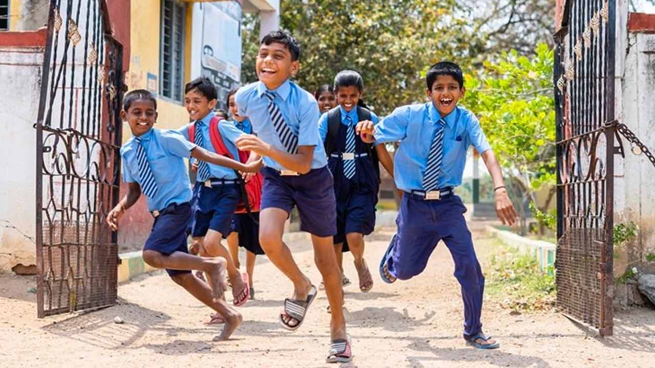 Holidays | వరుసగా నాలుగు రోజులు హాలీడేస్.. 17న నిమజ్జనం సెలవు Holidays | వరుసగా నాలుగు రోజులు హాలీడేస్.. 17న నిమజ్జనం సెలవు