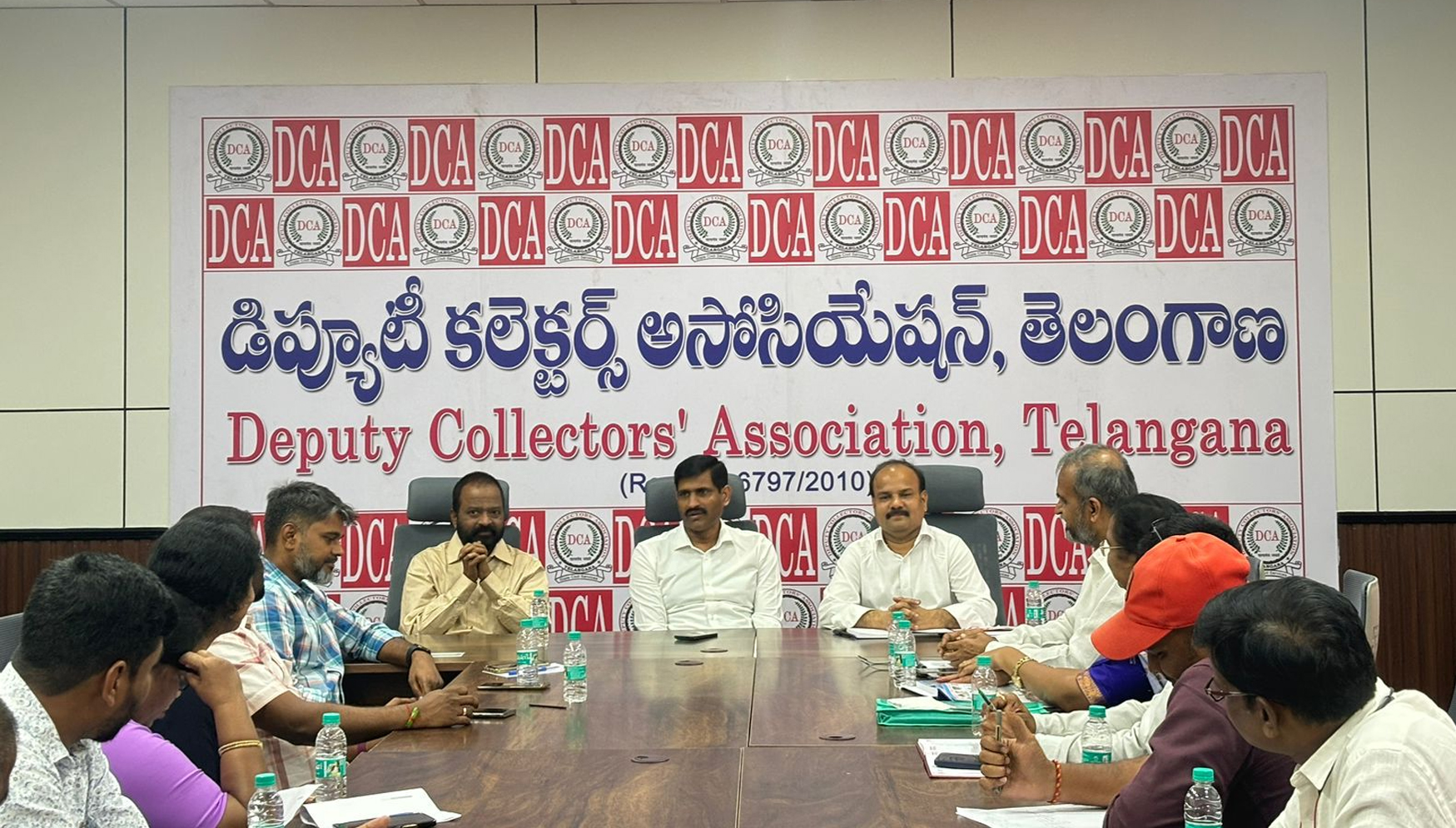 యూపీఎస్ వద్దు.. పాత పెన్షన్ విధానమే కావాలి : తెలంగాణ ఉద్యోగుల జేఏసీ చైర్మన్ లచ్చిరెడ్డి యూపీఎస్ వద్దు.. పాత పెన్షన్ విధానమే కావాలి : తెలంగాణ ఉద్యోగుల జేఏసీ చైర్మన్ లచ్చిరెడ్డి
