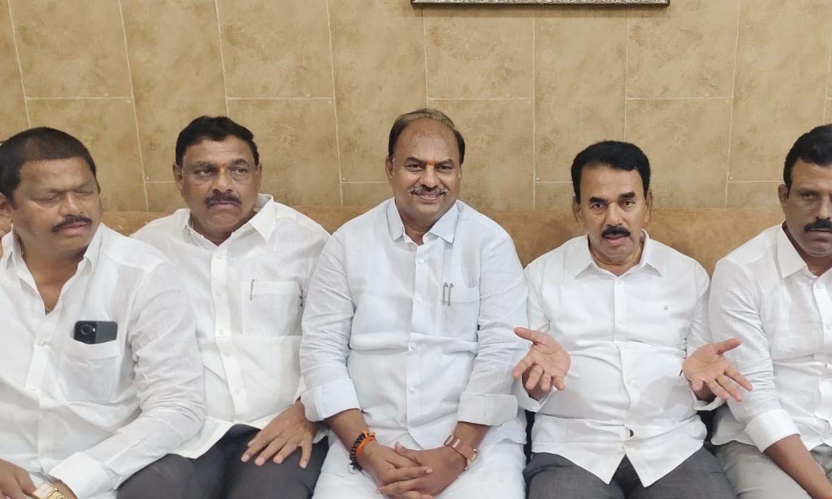 Jupalli Krishna Rao | అంతా మంచే జరుగుతుంది..బండ్లను బుజ్జగించిన మంత్రి జూపల్లి Jupalli Krishna Rao | అంతా మంచే జరుగుతుంది..బండ్లను బుజ్జగించిన మంత్రి జూపల్లి