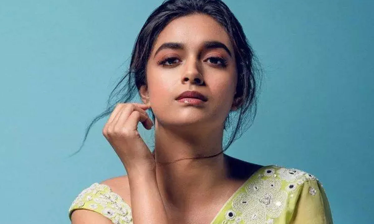 Keerthy Suresh|నేను సింగిల్ కాదు అంటూ కీర్తి సురేష్ పెద్ద బాంబే పేల్చిందిగా.. త్వరలో పెళ్లి పీటలు ఎక్కుతుందా? Keerthy Suresh|నేను సింగిల్ కాదు అంటూ కీర్తి సురేష్ పెద్ద బాంబే పేల్చిందిగా.. త్వరలో పెళ్లి పీటలు ఎక్కుతుందా?