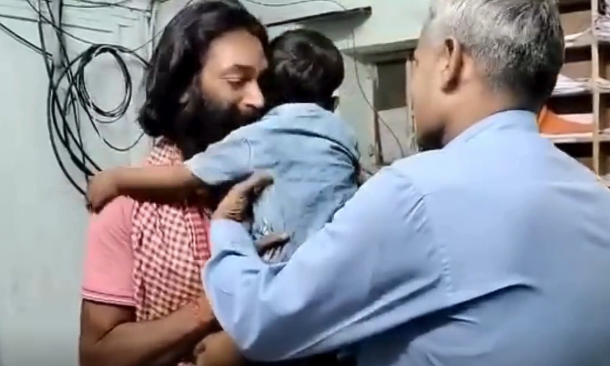 kidnapped child । కిడ్నాపర్ను వదిలిరానన్న చిన్నారి.. చివరిలో కిడ్నాపర్ ఇచ్చిన ట్విస్టుతో పోలీసులకు దిమ్మతిరిగిందిగా! kidnapped child । కిడ్నాపర్ను వదిలిరానన్న చిన్నారి.. చివరిలో కిడ్నాపర్ ఇచ్చిన ట్విస్టుతో పోలీసులకు దిమ్మతిరిగిందిగా!