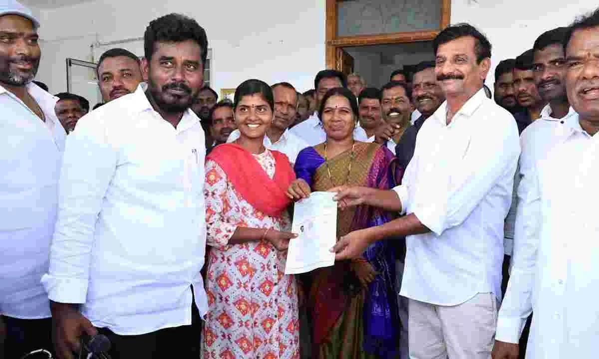 MLA Kota Prabhakar Reddy | పంచాయతీలను పట్టించుకోని కాంగ్రెస్ ప్రభుత్వం.. ఎమ్మెల్యే కొత్త ప్రభాకర్రెడ్డి విమర్శలు MLA Kota Prabhakar Reddy | పంచాయతీలను పట్టించుకోని కాంగ్రెస్ ప్రభుత్వం.. ఎమ్మెల్యే కొత్త ప్రభాకర్రెడ్డి విమర్శలు