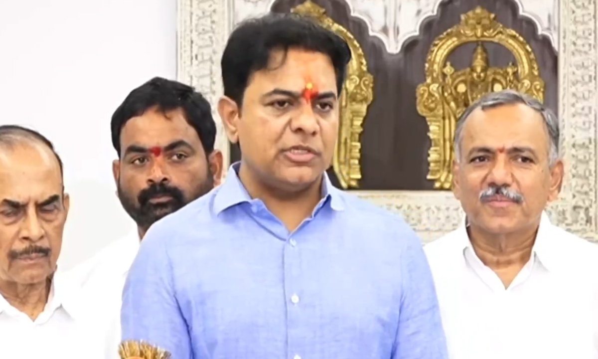 KTR | మేం నాలుగేళ్ల తర్వాతా అధికారంలోకి వస్తాం.. సచివాలయం ముందు రాజీవ్ గాంధీ విగ్రహాన్ని తొలగిస్తాం: కేటీఆర్ KTR | మేం నాలుగేళ్ల తర్వాతా అధికారంలోకి వస్తాం.. సచివాలయం ముందు రాజీవ్ గాంధీ విగ్రహాన్ని తొలగిస్తాం: కేటీఆర్