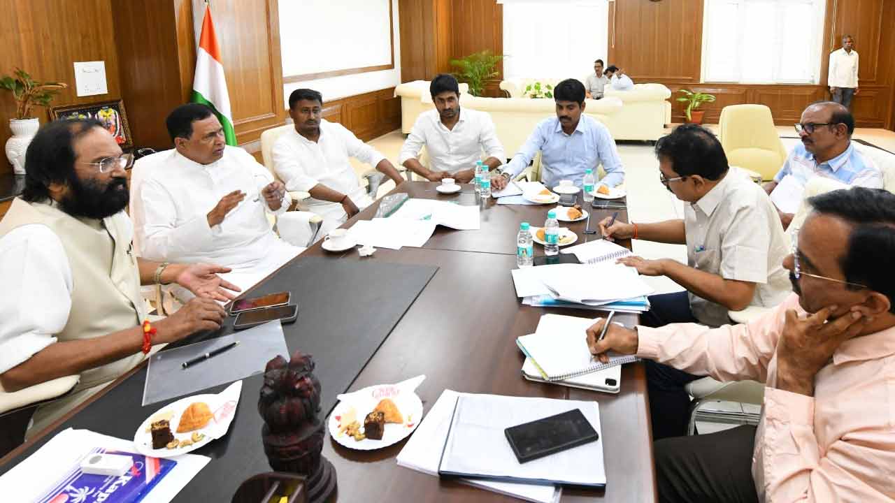 Nellikal Lift | నెల్లికల్లు ఎత్తిపోతలకు భూసేకరణ పూర్తి చేయండి : మంత్రి ఉత్తమ్ కుమార్ రెడ్డి Nellikal Lift | నెల్లికల్లు ఎత్తిపోతలకు భూసేకరణ పూర్తి చేయండి : మంత్రి ఉత్తమ్ కుమార్ రెడ్డి