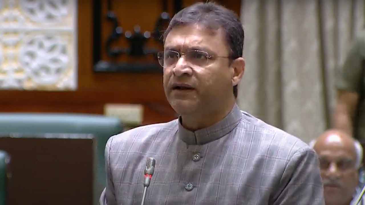 Akbaruddin Owaisi | బీఆర్ఎస్ ఎమ్మెల్యేలను సస్పెండ్ చేసే దమ్ము లేదా..? కాంగ్రెస్ ప్రభుత్వాన్ని నిలదీసిన అక్బరుద్దీన్ ఒవైసీ Akbaruddin Owaisi | బీఆర్ఎస్ ఎమ్మెల్యేలను సస్పెండ్ చేసే దమ్ము లేదా..? కాంగ్రెస్ ప్రభుత్వాన్ని నిలదీసిన అక్బరుద్దీన్ ఒవైసీ