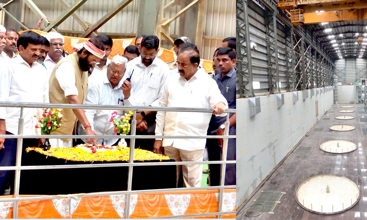 Sitarama project | సీతారామ ప్రాజెక్టు పంప్హౌజ్ ట్రయల్ రన్ విజయవంతం.. స్వీచ్ ఆన్ చేసిన మంత్రి ఉత్తమ్ కుమార్రెడ్డి Sitarama project | సీతారామ ప్రాజెక్టు పంప్హౌజ్ ట్రయల్ రన్ విజయవంతం.. స్వీచ్ ఆన్ చేసిన మంత్రి ఉత్తమ్ కుమార్రెడ్డి