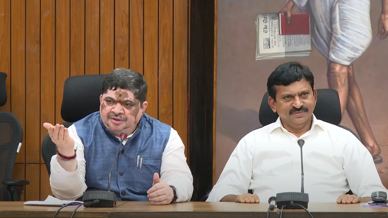 TELANGANA CABINET | నిరుద్యోగులకు తీపి కబురు,ప్రతి ఏడాది నిర్దిష్టమైన కాలవ్యవధిలో ఉద్యోగ నియామకాలు : మంత్రులు పొంగులేటి, పొన్నం TELANGANA CABINET | నిరుద్యోగులకు తీపి కబురు,ప్రతి ఏడాది నిర్దిష్టమైన కాలవ్యవధిలో ఉద్యోగ నియామకాలు : మంత్రులు పొంగులేటి, పొన్నం