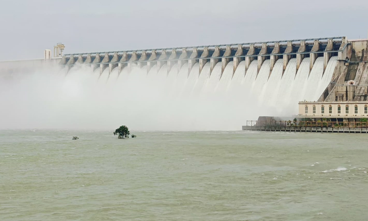 Nagarjuna sagar | నాగార్జున సాగర్ 26క్రస్ట్ గేట్ల ఎత్తివేత.. దిగువకు కృష్ణమ్మ పరవళ్లు Nagarjuna sagar | నాగార్జున సాగర్ 26క్రస్ట్ గేట్ల ఎత్తివేత.. దిగువకు కృష్ణమ్మ పరవళ్లు