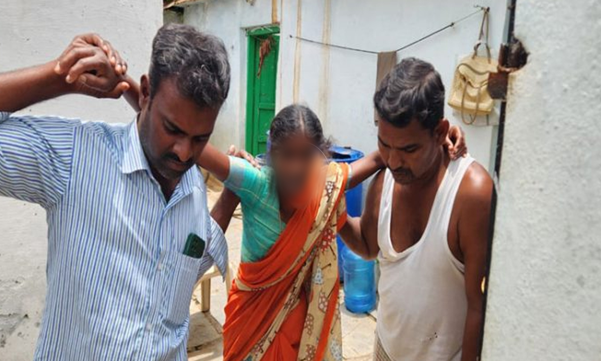 దళిత మహిళపై థర్డ్ డిగ్రీ ప్రయోగంపై సర్వత్రా నిరసనలు.. విచారణకు ఆదేశించిన సీఎం రేవంత్రెడ్డి దళిత మహిళపై థర్డ్ డిగ్రీ ప్రయోగంపై సర్వత్రా నిరసనలు.. విచారణకు ఆదేశించిన సీఎం రేవంత్రెడ్డి