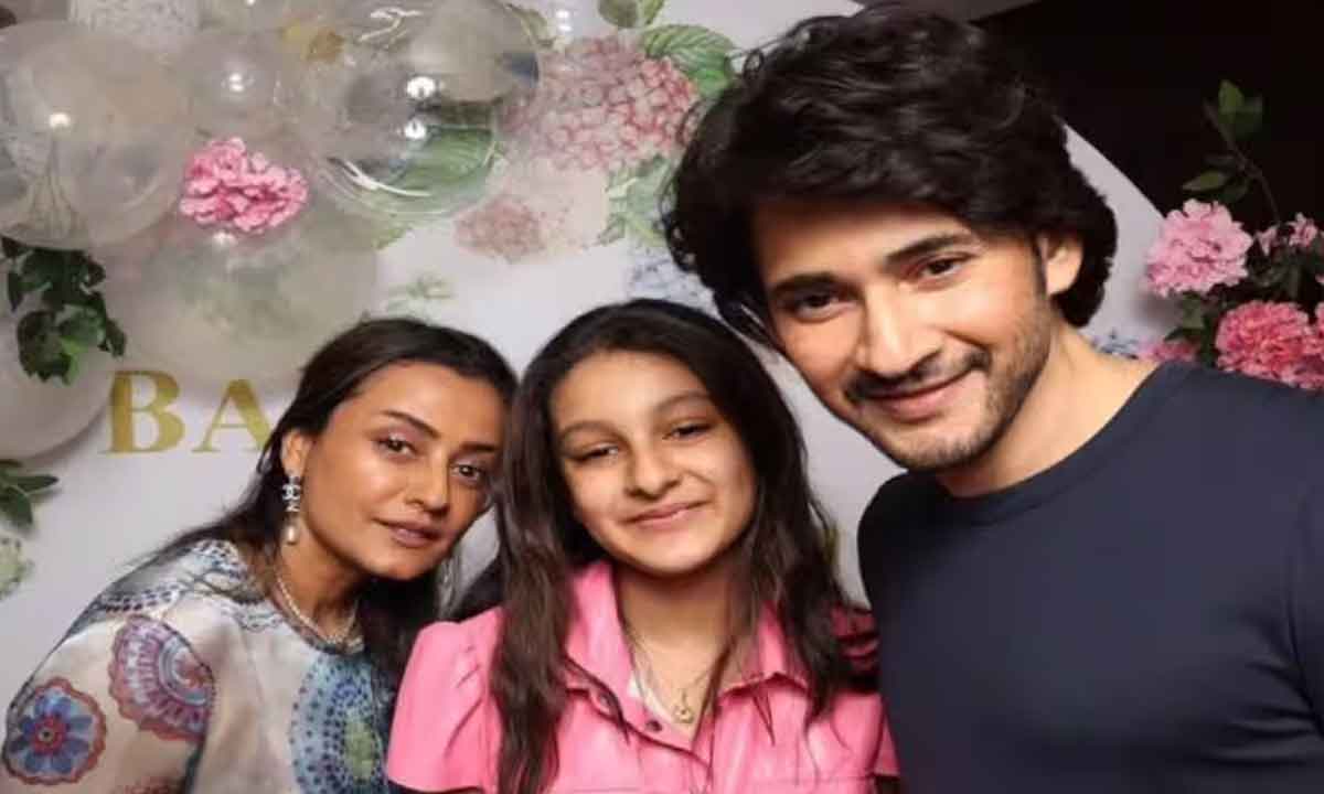 Sitara|స్కూల్కి తెగ బంక్ కొడుతున్న సితార.. అతని వల్లే అంటూ షాకింగ్ విషయం వెల్లడి Sitara|స్కూల్కి తెగ బంక్ కొడుతున్న సితార.. అతని వల్లే అంటూ షాకింగ్ విషయం వెల్లడి