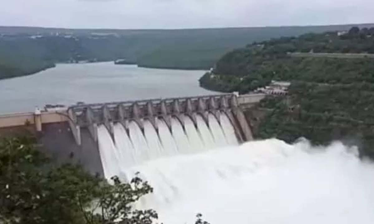 srisailam | శ్రీశైలంలో వరద ఉధృతి srisailam | శ్రీశైలంలో వరద ఉధృతి
