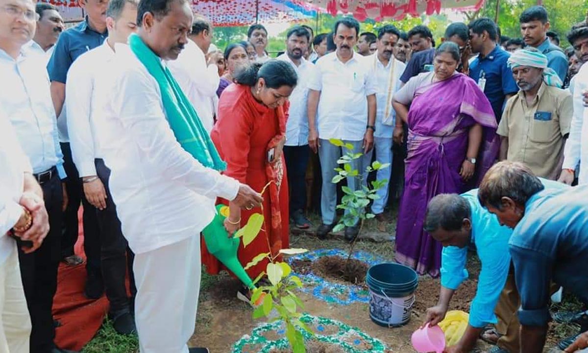 Jupalli Krishna Rao | పాండవులగుట్టను టూరిజం హబ్గా తీర్చిదిద్దేందుకు కృషి : రాష్ట్ర మంత్రి జూపల్లి కృష్ణారావు Jupalli Krishna Rao | పాండవులగుట్టను టూరిజం హబ్గా తీర్చిదిద్దేందుకు కృషి : రాష్ట్ర మంత్రి జూపల్లి కృష్ణారావు