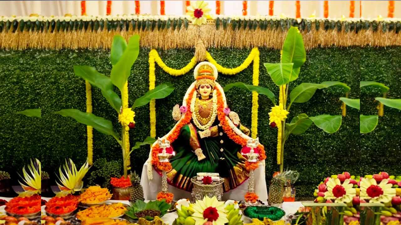 Varalakshmi Vratham | ఎల్లుండే వరలక్ష్మీ వ్రతం.. ఏ రంగు చీర ధరించి పూజిస్తే మంచిదో తెలుసా..? Varalakshmi Vratham | ఎల్లుండే వరలక్ష్మీ వ్రతం.. ఏ రంగు చీర ధరించి పూజిస్తే మంచిదో తెలుసా..?