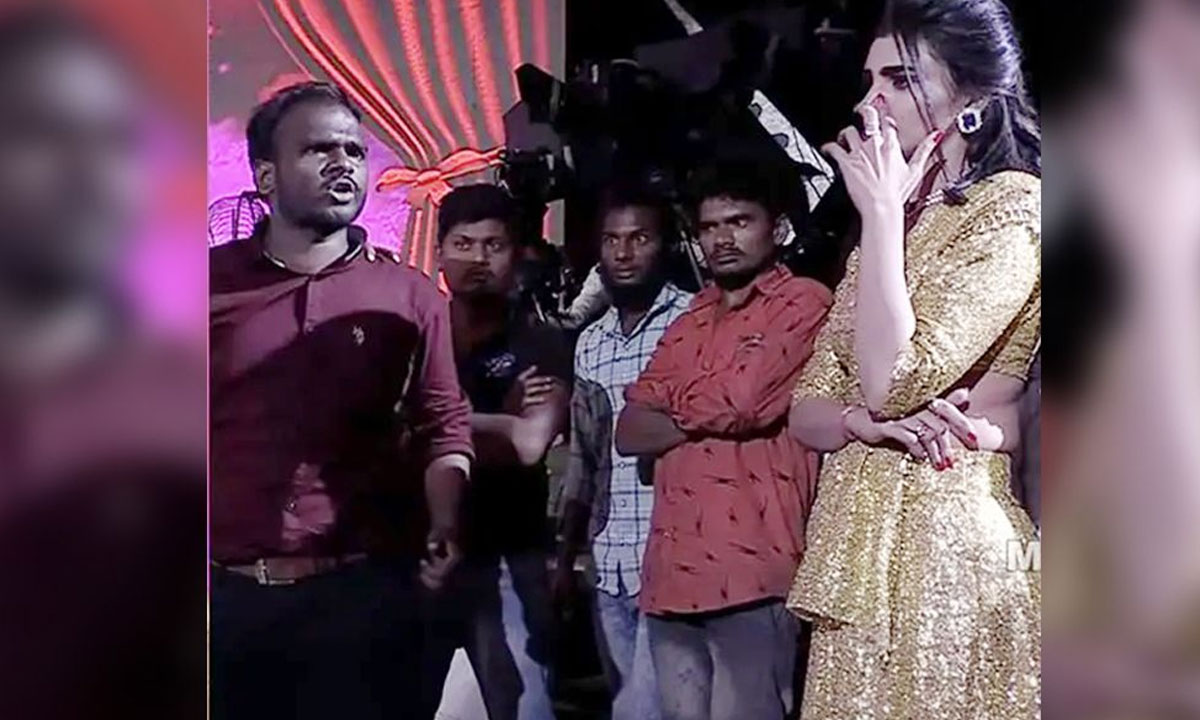 Jabardasth| వర్షను బ్లాక్ మెయిల్ చేసిన ఇమ్మాన్యుయేల్.. చెప్పినట్టు వినకపోతే అంతే..! Jabardasth| వర్షను బ్లాక్ మెయిల్ చేసిన ఇమ్మాన్యుయేల్.. చెప్పినట్టు వినకపోతే అంతే..!