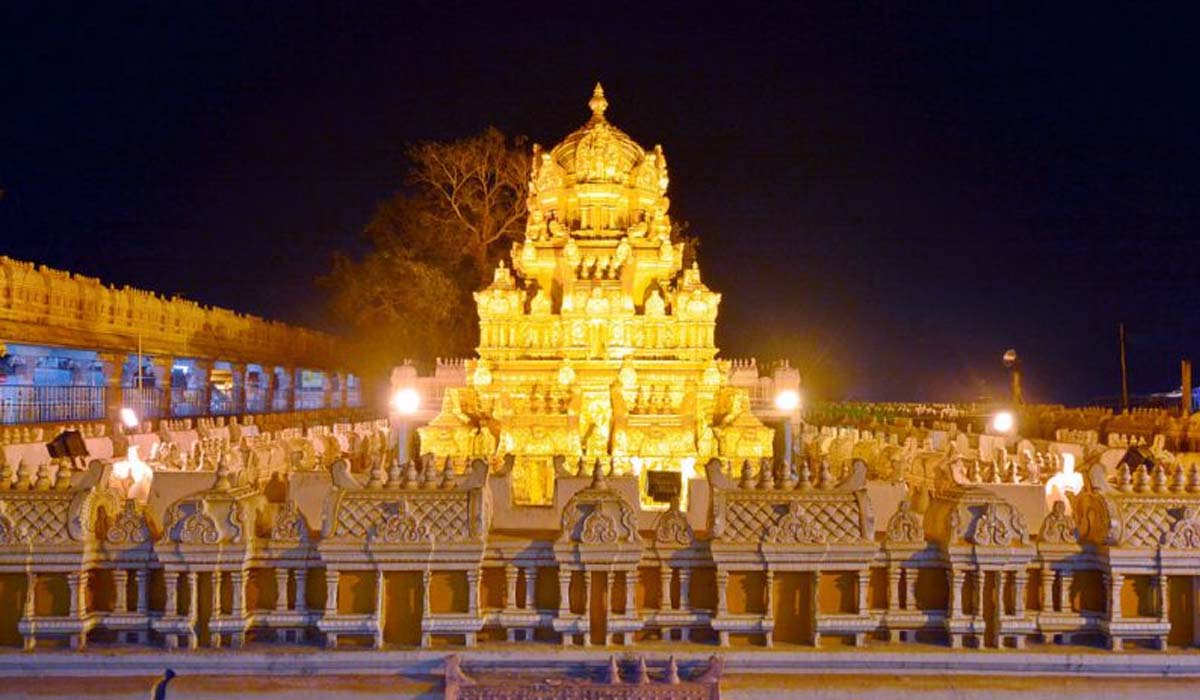 Durga Temple | అక్టోబర్ 3 నుంచి విజయవాడ దుర్గమ్మ ఆలయంలో శరన్నవరాత్రి వేడుకలు.. నవరూపాల్లో దర్శనమివ్వనున్న అమ్మలగన్న అమ్మ.. Durga Temple | అక్టోబర్ 3 నుంచి విజయవాడ దుర్గమ్మ ఆలయంలో శరన్నవరాత్రి వేడుకలు.. నవరూపాల్లో దర్శనమివ్వనున్న అమ్మలగన్న అమ్మ..
