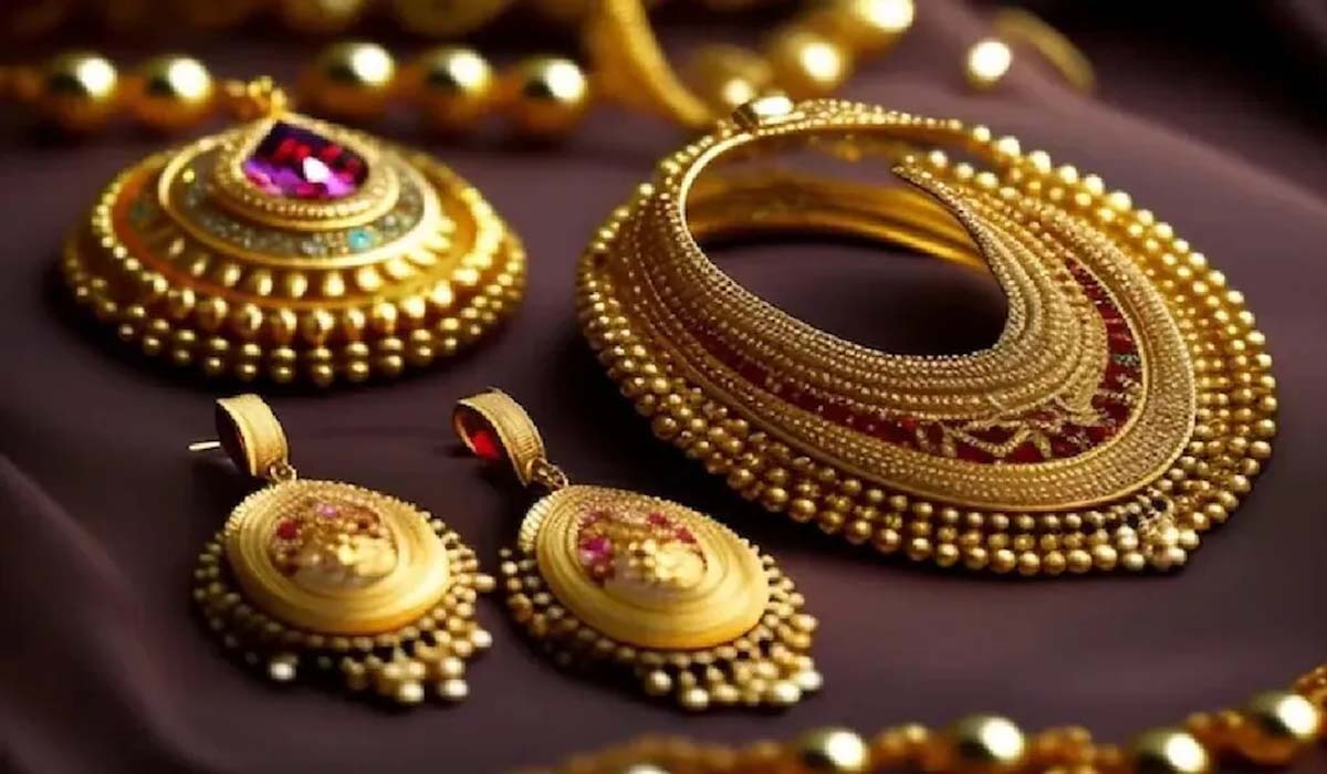 Gold Rates Hike | మగువలకు షాక్ ఇచ్చిన బంగారం.. తులానికి 70వేలకు చేరువైన ధర.. Gold Rates Hike | మగువలకు షాక్ ఇచ్చిన బంగారం.. తులానికి 70వేలకు చేరువైన ధర..
