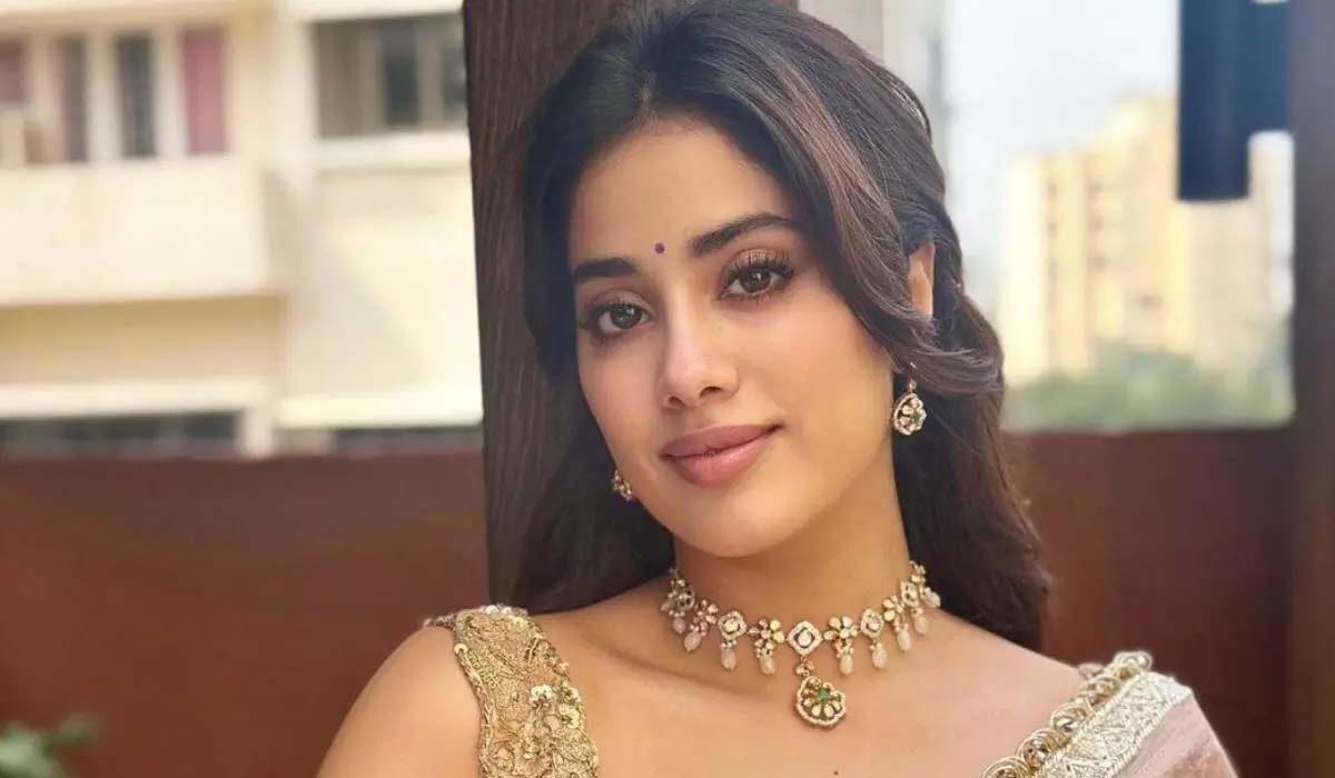 Janhvi Kapoor | టాలీవుడ్లో క్రేజీ హీరోయిన్గా మారిన జాన్వీ కపూర్..! రెమ్యునరేషన్ భారీగా పెంచేసిందిగా..! Janhvi Kapoor | టాలీవుడ్లో క్రేజీ హీరోయిన్గా మారిన జాన్వీ కపూర్..! రెమ్యునరేషన్ భారీగా పెంచేసిందిగా..!