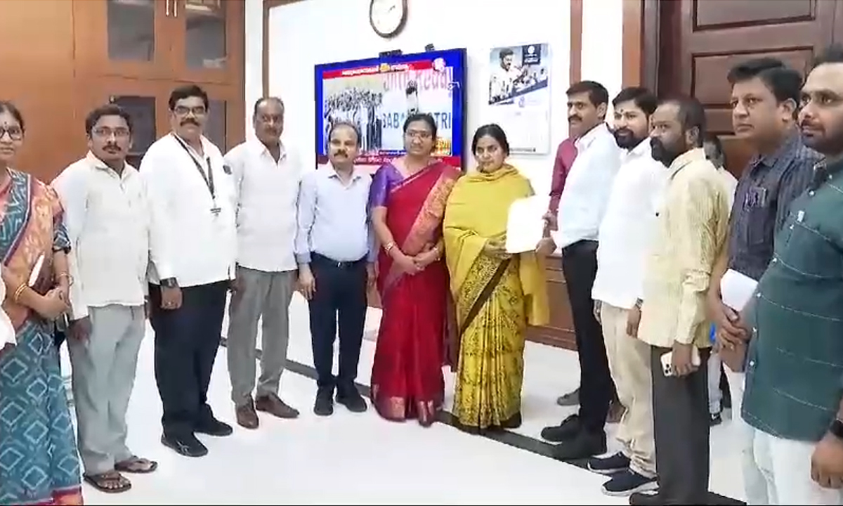 employees donation । వరద బాధితులకు సహాయంగా ఉద్యోగుల ఒక రోజు వేతనం రూ.100 కోట్ల విరాళం employees donation । వరద బాధితులకు సహాయంగా ఉద్యోగుల ఒక రోజు వేతనం రూ.100 కోట్ల విరాళం