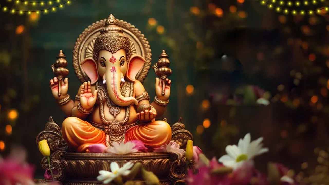 Vinayaka Chavithi | వినాయక చవితి రోజున ఈ రెండు మంత్రాలు పఠిస్తే.. ఏడాదంతా ఆటంకాలు ఉండవట..! Vinayaka Chavithi | వినాయక చవితి రోజున ఈ రెండు మంత్రాలు పఠిస్తే.. ఏడాదంతా ఆటంకాలు ఉండవట..!