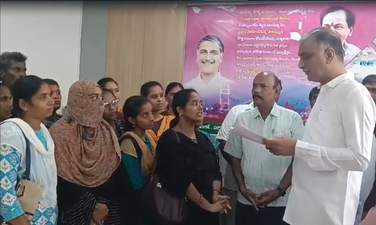 Harish Rao । ఉపాధ్యాయులకు మీరిచ్చే కానుక ఇదేనా? : సీఎం రేవంత్ రెడ్డికి మాజీ మంత్రి హరీశ్ రావు ప్రశ్న Harish Rao । ఉపాధ్యాయులకు మీరిచ్చే కానుక ఇదేనా? : సీఎం రేవంత్ రెడ్డికి మాజీ మంత్రి హరీశ్ రావు ప్రశ్న