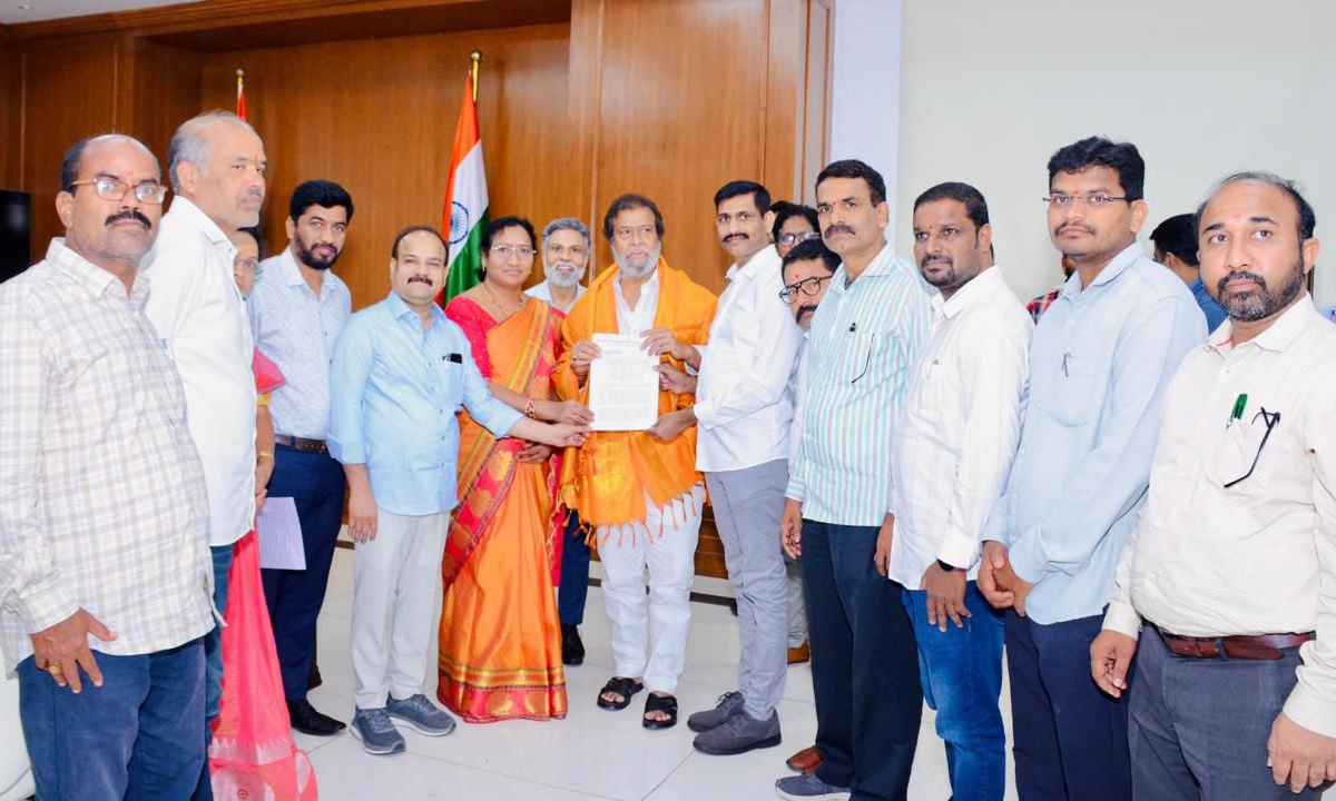 Employees New health scheme । తెలంగాణ ఉద్యోగులకు ఊరట.. కొత్త ఎంప్లాయీస్ హెల్త్ స్కీం ప్రతిపాదనలు రూపొందించిన ఉద్యోగ జేఏసీ Employees New health scheme । తెలంగాణ ఉద్యోగులకు ఊరట.. కొత్త ఎంప్లాయీస్ హెల్త్ స్కీం ప్రతిపాదనలు రూపొందించిన ఉద్యోగ జేఏసీ