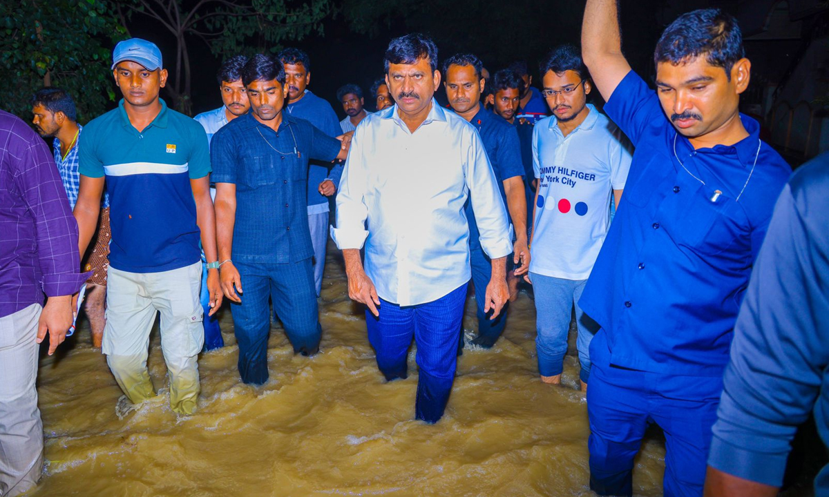 Ponguleti Srinivas reddy । కేసీఆర్ మాదిరిగా విదేశీ కుట్ర అంటూ ఫార్మ్ హౌస్ లో కూర్చోలే.. Ponguleti Srinivas reddy । కేసీఆర్ మాదిరిగా విదేశీ కుట్ర అంటూ ఫార్మ్ హౌస్ లో కూర్చోలే..