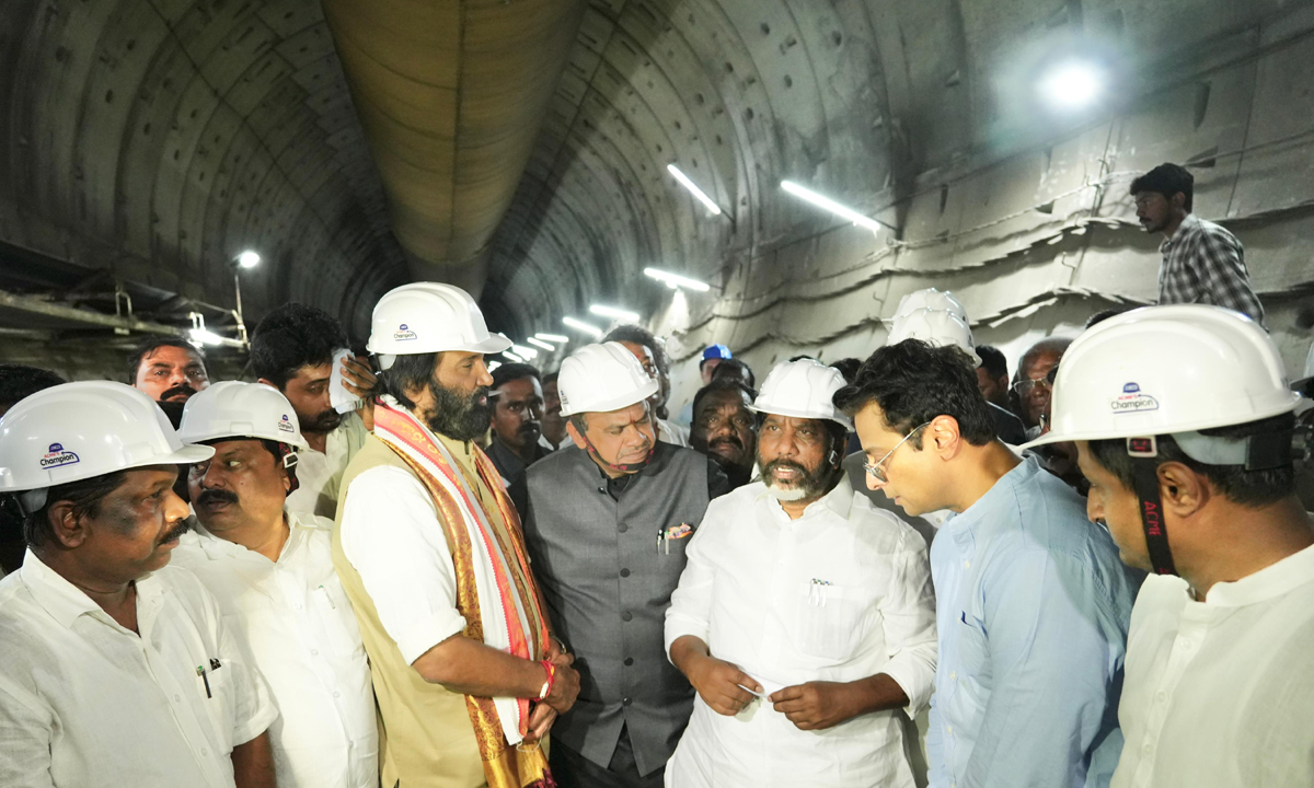 SLBC । 20 నెలల్లో శ్రీశైలం ఎడమ కాలువ సొరంగ మార్గం పూర్తి.. నెలకు 14 కోట్లు విడుదల : డిప్యూటీ సీఎం భట్టి SLBC । 20 నెలల్లో శ్రీశైలం ఎడమ కాలువ సొరంగ మార్గం పూర్తి.. నెలకు 14 కోట్లు విడుదల : డిప్యూటీ సీఎం భట్టి