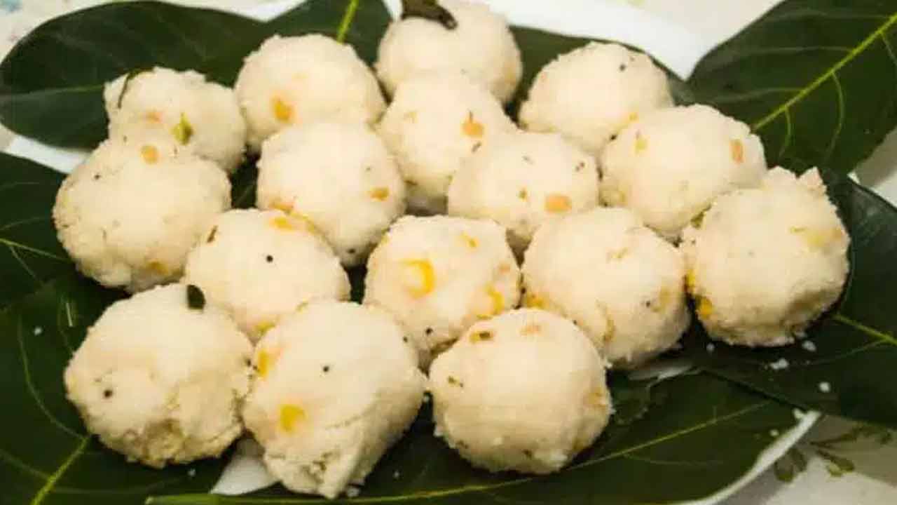 Vinayaka Chavithi | వినాయకుడికి కుడుములు, ఉండ్రాళ్లే ఎందుకు నైవేద్యంగా సమర్పిస్తారు..? Vinayaka Chavithi | వినాయకుడికి కుడుములు, ఉండ్రాళ్లే ఎందుకు నైవేద్యంగా సమర్పిస్తారు..?